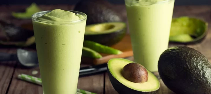Healthy Avocado Smoothie With Oats